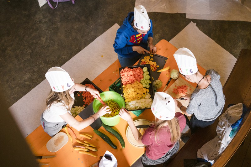 Second image of «foodsave-bankette.ch: Klimaschutz auf den Tisch gebracht»